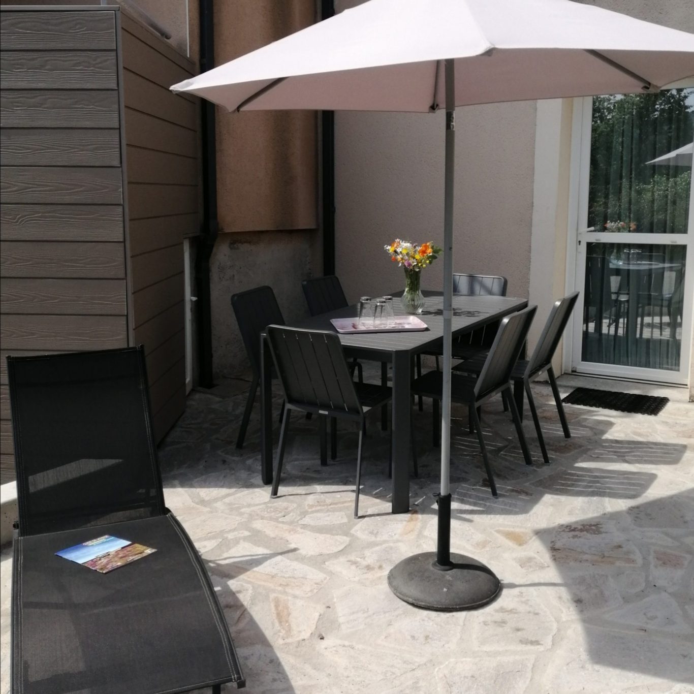 chambre double étage hébergements 4 à 6 personnes La Clairière Cambon et Salvergues 